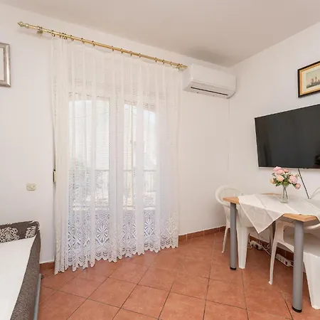 1 Bedroom Beautiful In