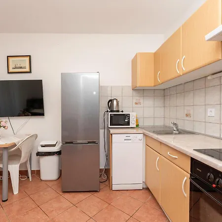 1 Bedroom Beautiful In