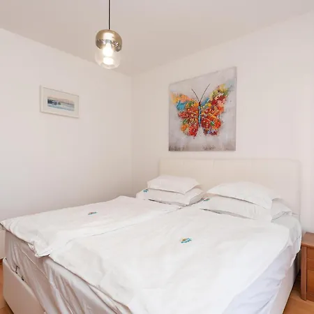 Apartamento 1 Bedroom Beautiful Apartment In Biograd Na Moru *
