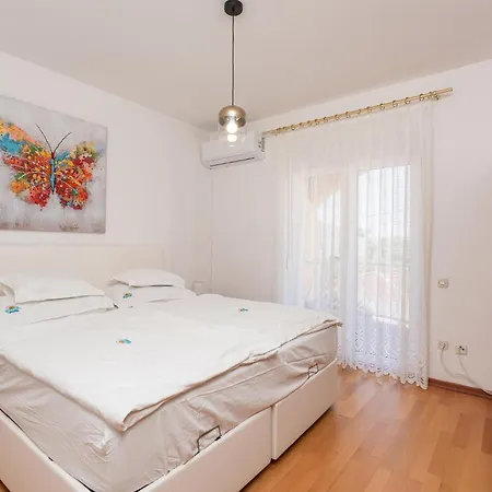 公寓 1 Bedroom Beautiful In 比奥格勒·纳·莫鲁