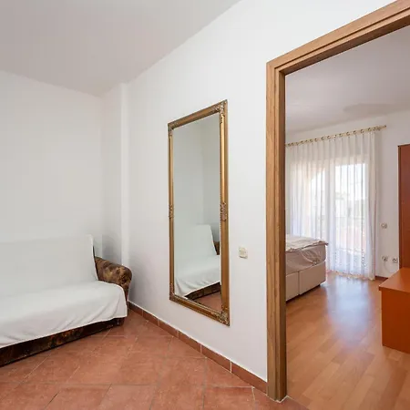 1 Bedroom Beautiful In Apartmán Biograd Na Moru
